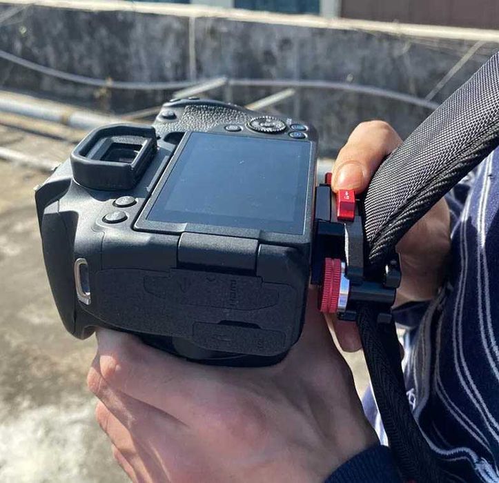 Клипс за закачане на фотоапарат към раница , колан – Canon, Nikon и др