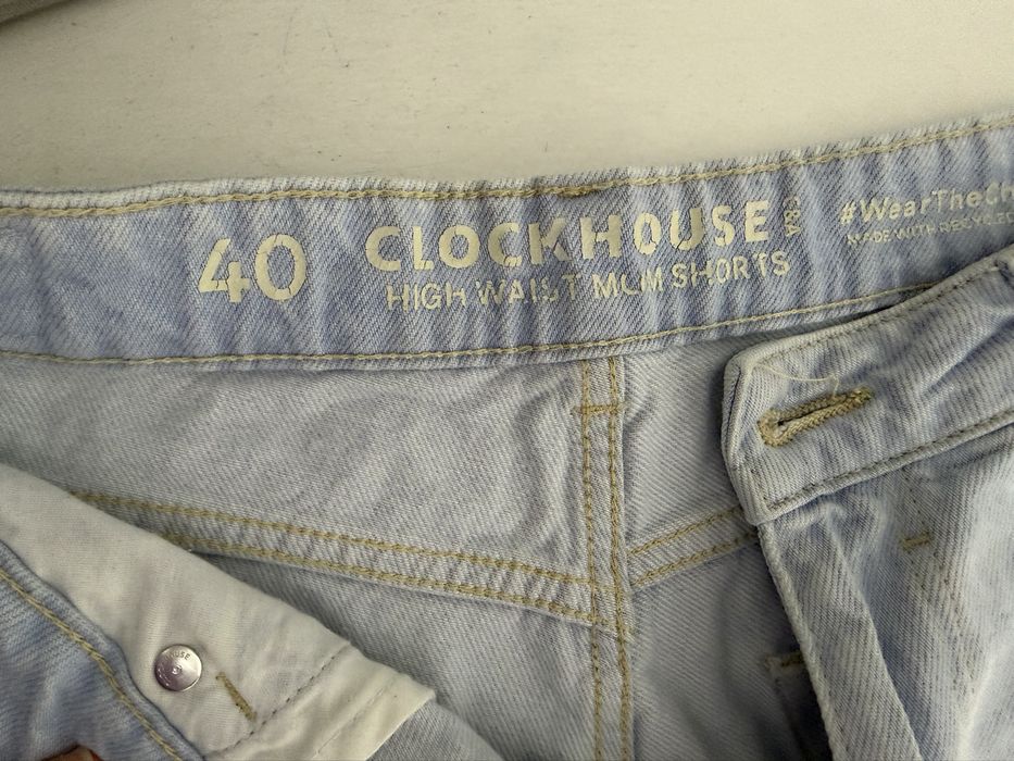 Pantaloni scurti de blugi
