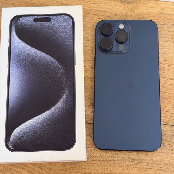 iPhone 15 pro max 
память 1 террабайт