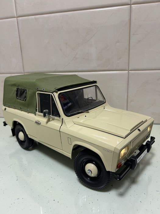 Vand macheta ARO 240 la scara 1:8