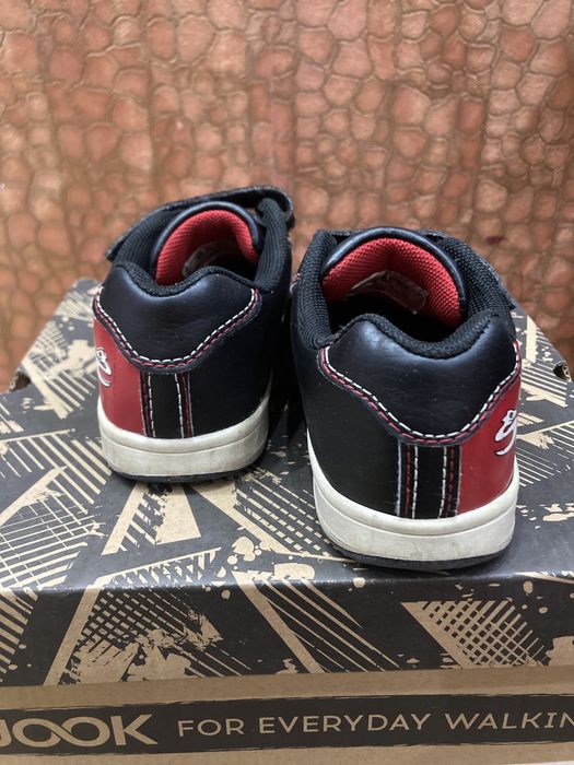 Кроссовки детские