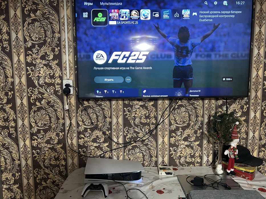 Продам Playstation 5 с 2 джостиками