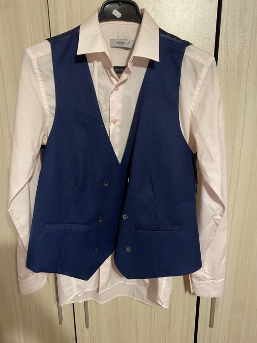 Официален костюм