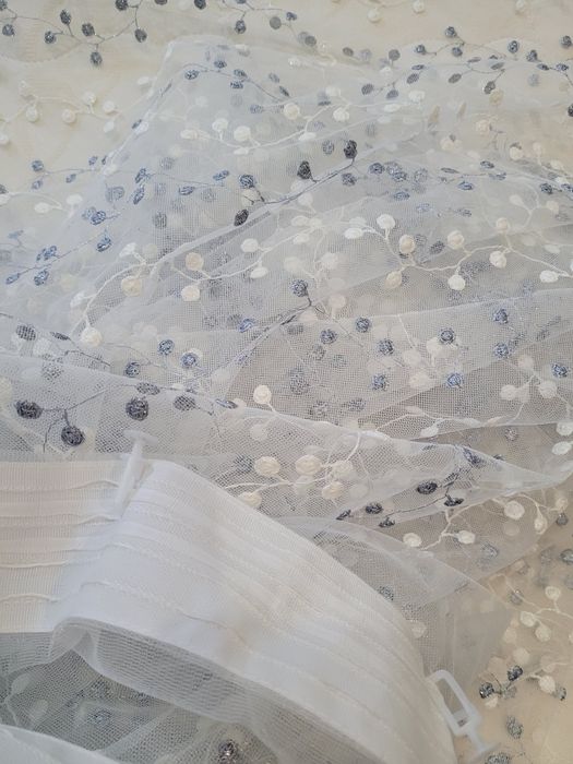 Тюли капроновые две штуки.