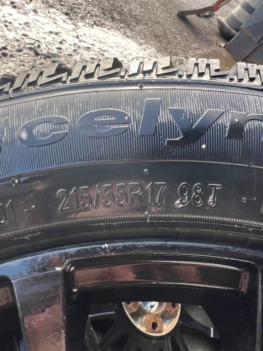 Продам комлект дисков с зимней резиной