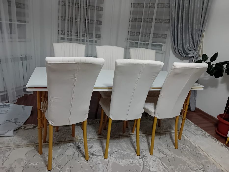 Стол стулья сатылады. новый.