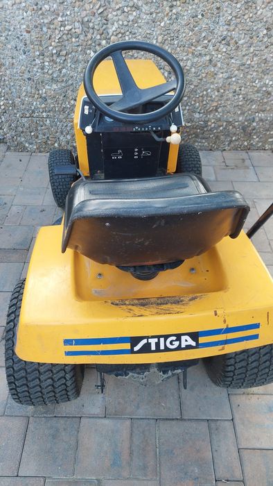 Tractoras gazon  stiga