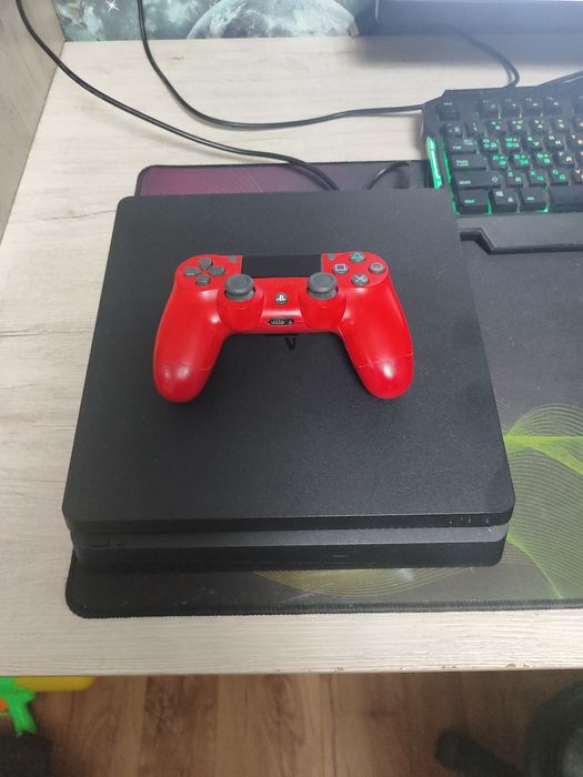 Продам PS4 slim,