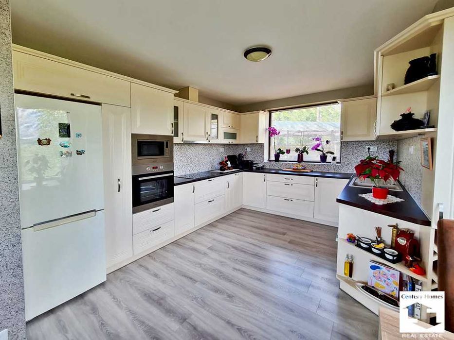 116070 Луксозна къща с 5 спални и панорамна гледка, с. Малки чифлик