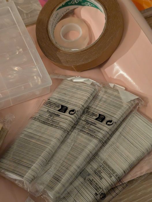 Set complet manichiură lampa UV, airbrush, tipsuri si multe accesorii