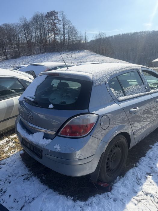 Dezmembram Opel Astra H,HB,1,9,2007