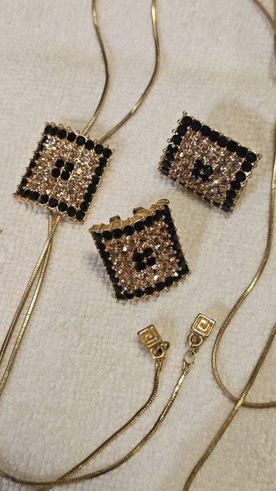 Френски шик: Ювелирен комплект с кристали Swarovski и позлата