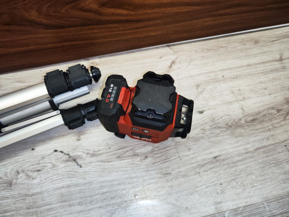 Nivela laser Hilti PM 30 MG cu trepied