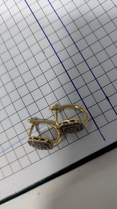 Брилиант сырга сатылат срочно!