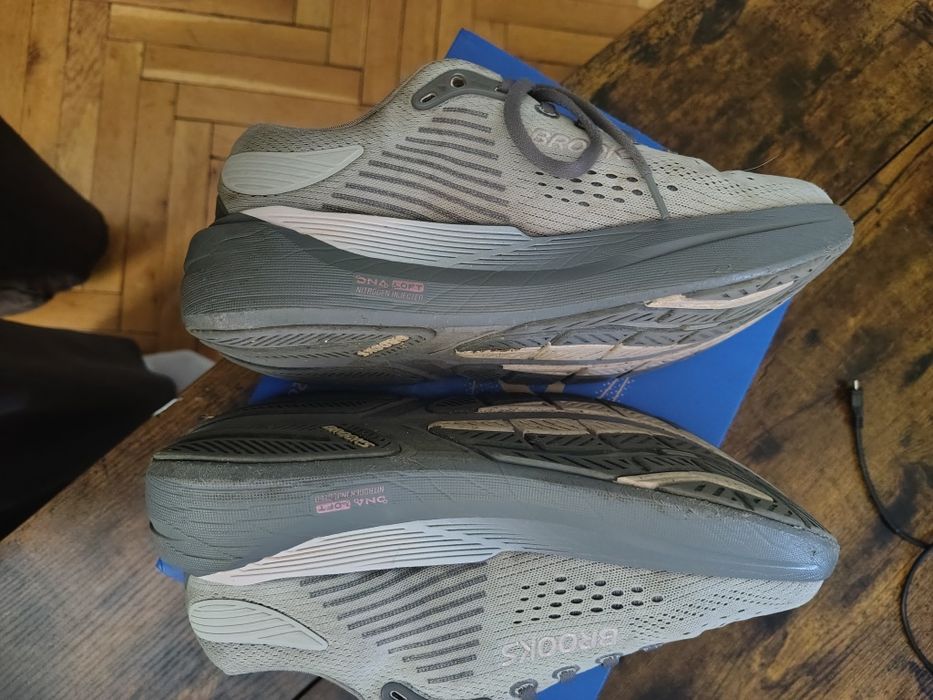 Маратонки за бягане Brooks 49