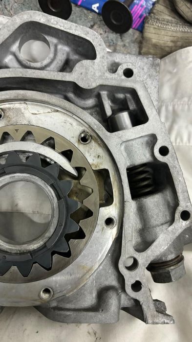 Маслены насос ауди C4 2.8