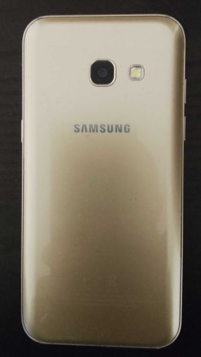 Телефон Samsung Galaxy A3 (2017)
