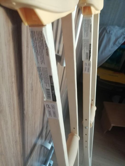 Костыли новые деревянные