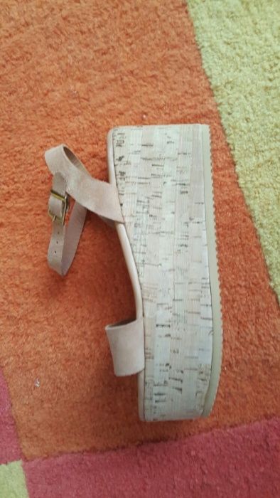 Vand sandale noi, piele, cu talpa de pluta