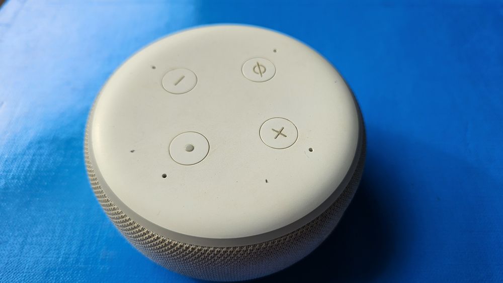 Продавам смарт колона Amazon Alexa Echo Dot