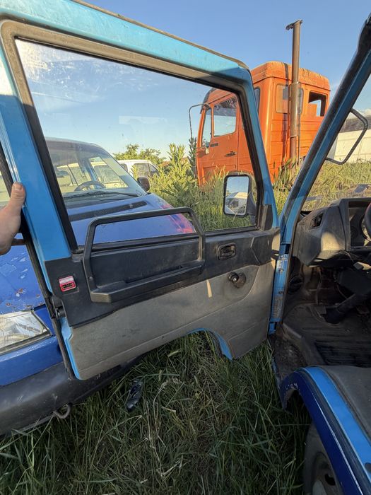 Mercedes-Benz MB100 2.4D на части