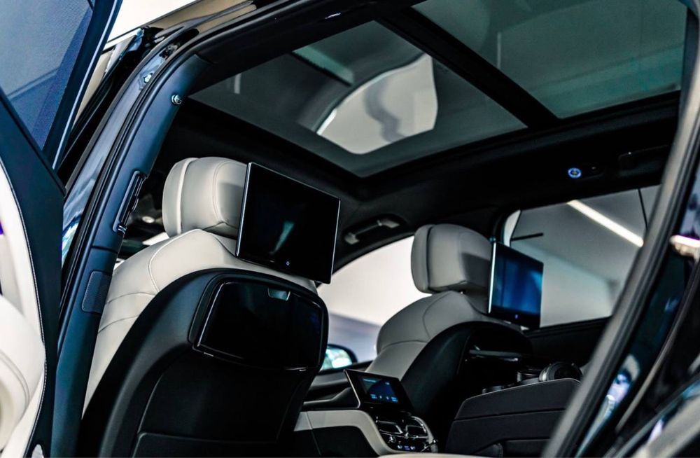 Bentley Bentayga EWB Azure First Edition  2026