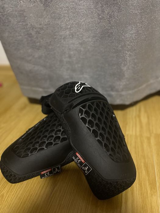 genunchiere alpinestars