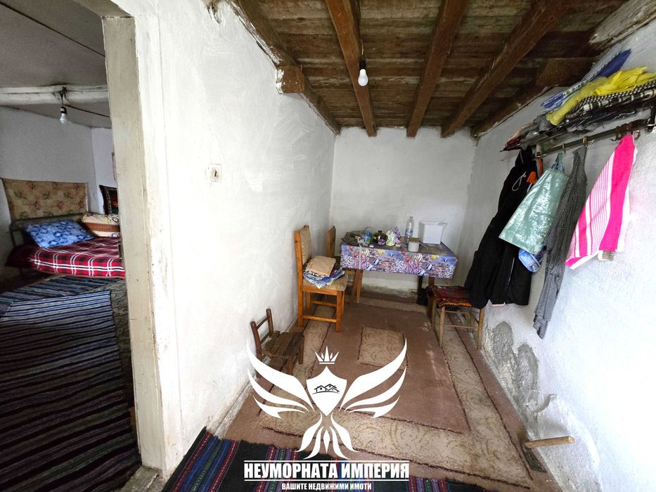 Продавам двуетажна къща с 106РЗП и 244кв.м. дворно място УПИ в село Мостово във вилната зона, област Пловдив