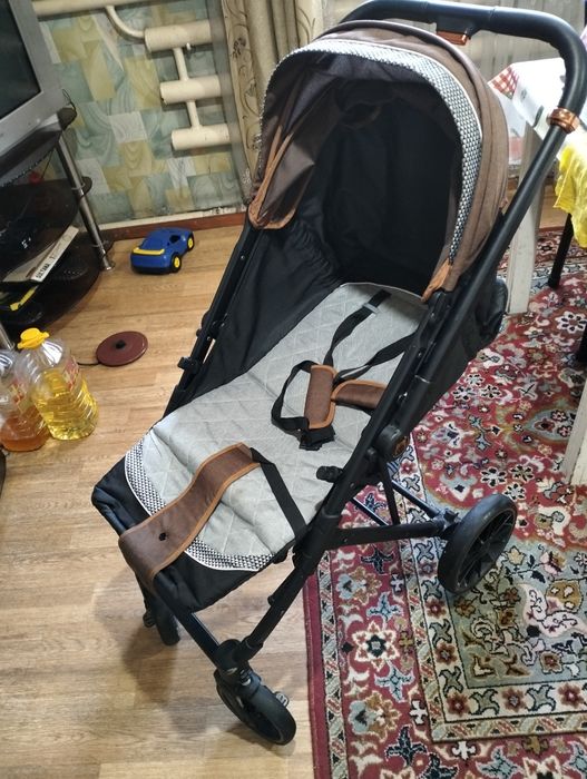 Коляска детская прогулочная