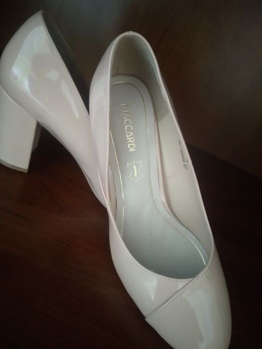 Продам женские туфли