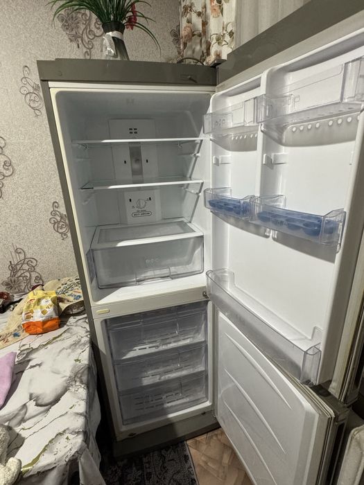 Продам холодильник LG