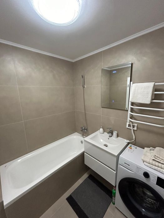 Închiriere apartament 3 camere + loc de parcare subteran Avanera SV