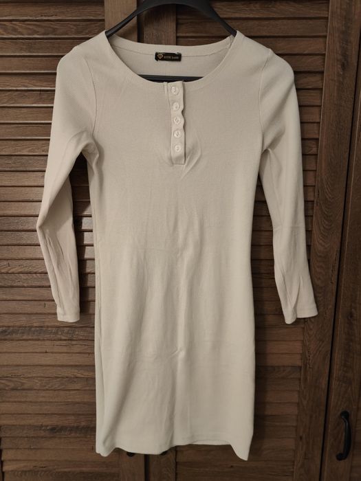 Рокля цвят акрил