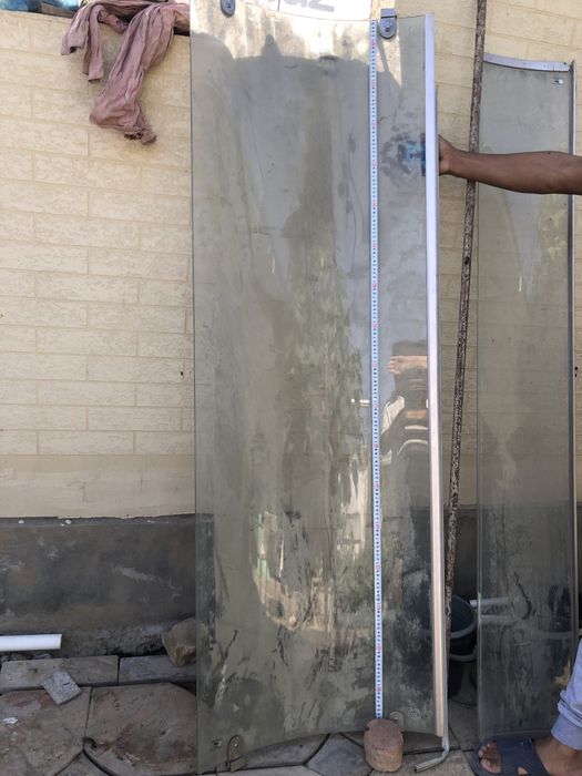 Dushavoy kabinka oynasi sotiladi