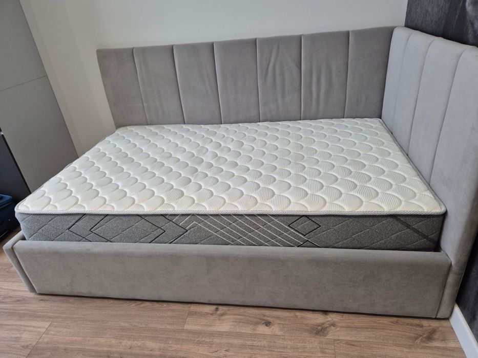 Продаю кровать  размеры 1200/2000