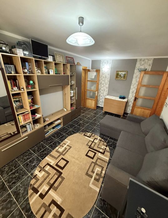 Inchiriez apartament 2 camere 250 euro/luna.