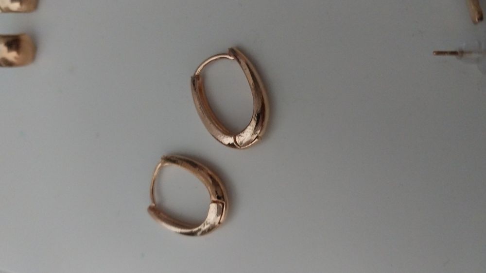 Продам серьги бижутерия