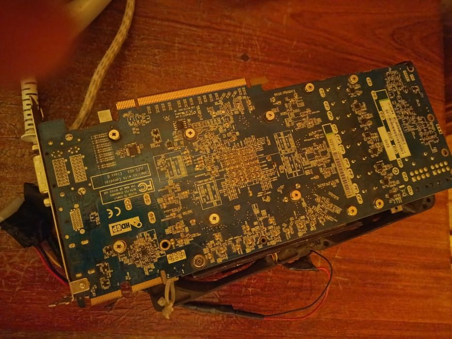 Radeon 7970 3gb 384bit