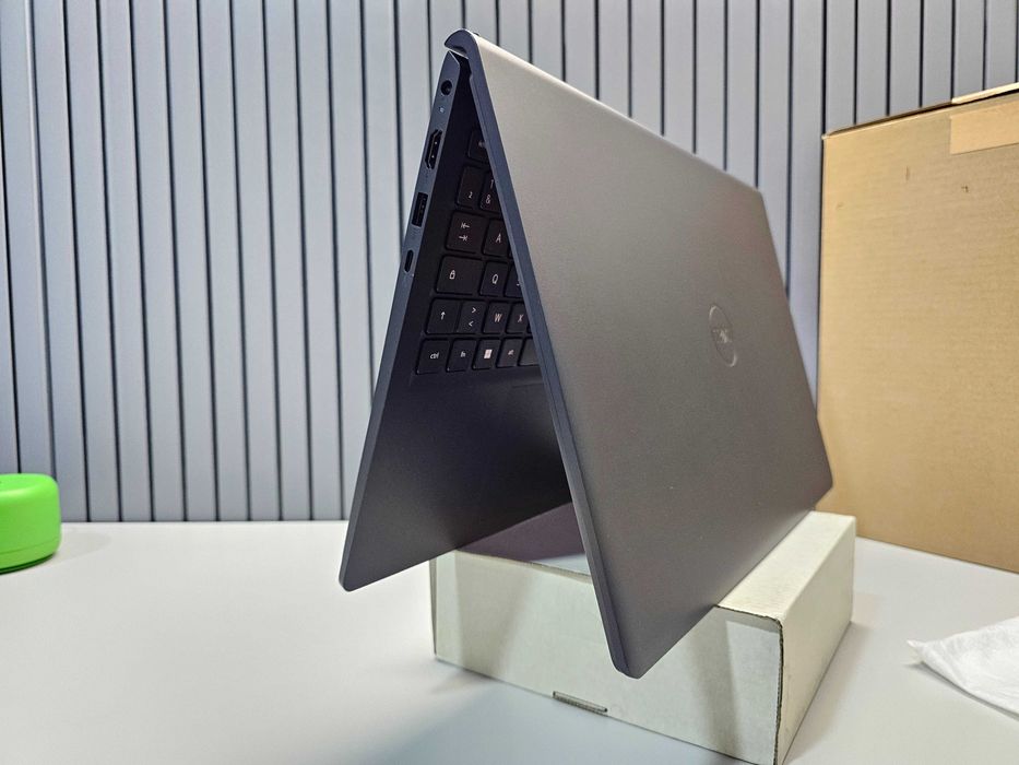 ПРОДАМ Dell Vostro 15/3530 Ноутбук Core™i3-1305U/8GB/512SSD/15.6"iPSFH