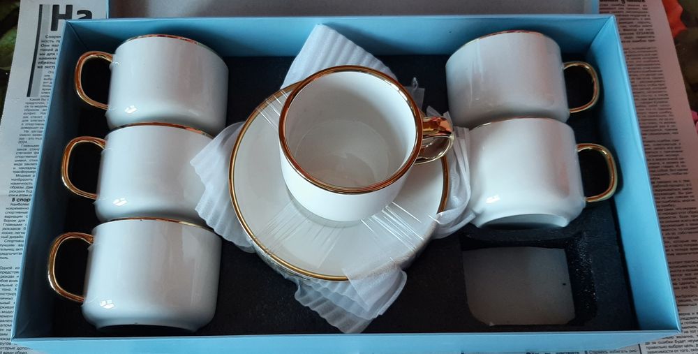 Чайный набор двух цветов и набор Фужеров.