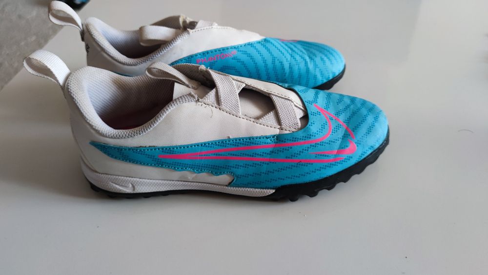 Детски стоножки за изкуствена трева Nike Phantom GX Academy Junior