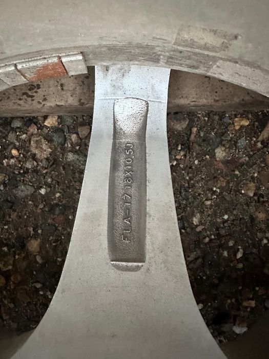 Продам 2 лиска с резиной R18