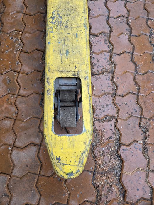 Палетна количка  .