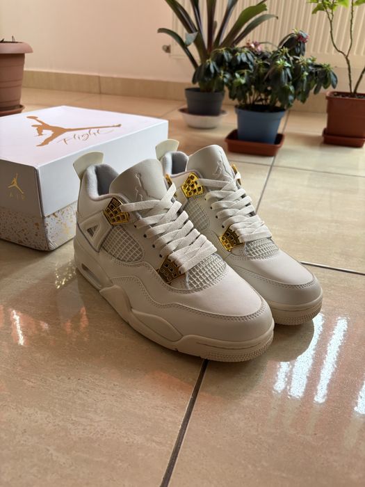 Jordan 4 “Metallic Gold”