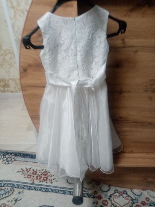 Продам платье для девочки 5 6 лет