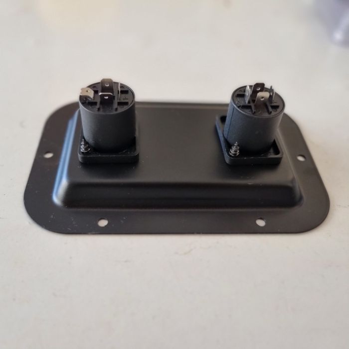 Mikrafon va distansonilar bor.