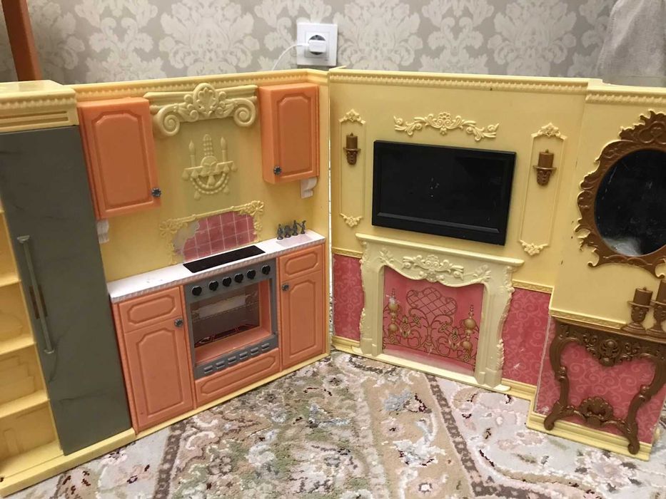 продам кукольный домик в отличном состоянии из ОАЭ