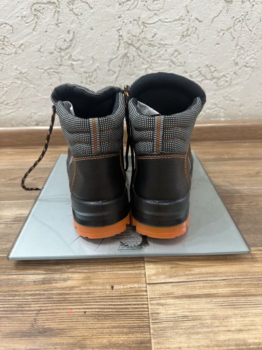 Ботинки СПЕЦОБУВЬ. Новые.РАЗМЕР 40