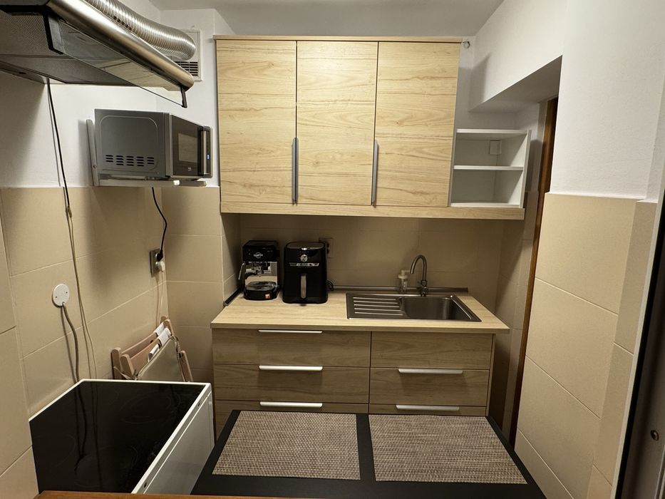Garsoniera mare Centrul Civic 43mp renovata acum- proprietar