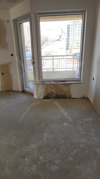 Продава се Двустаен апартамент в Варна, Победа - 84 кв.м за 1227 €/кв.м - Снимка #1